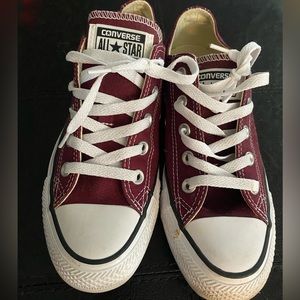 Unisex size 6 converse